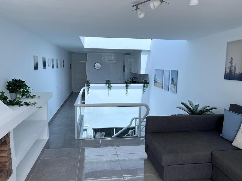 Stunning 2 Bedroom 2 Bathroom 2 Minutes To