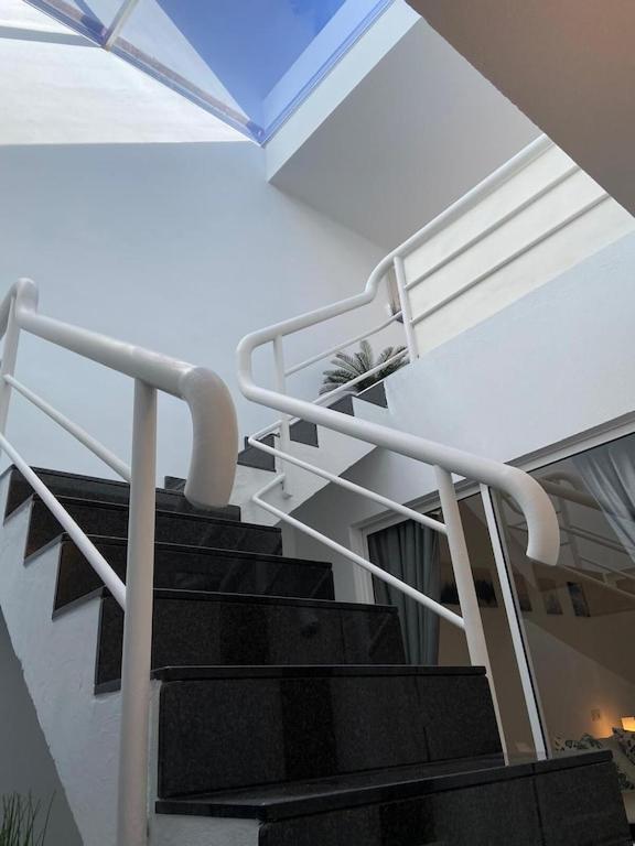 Stunning 2 Bedroom 2 Bathroom 2 Minutes To *