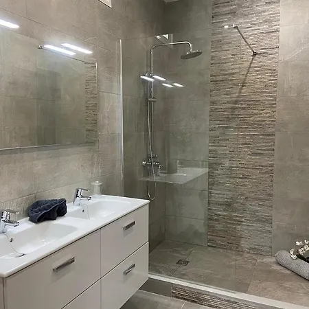 Stunning 2 Bedroom 2 Bathroom 2 Minutes To Beach Puerto del Carmen  Exterior photo