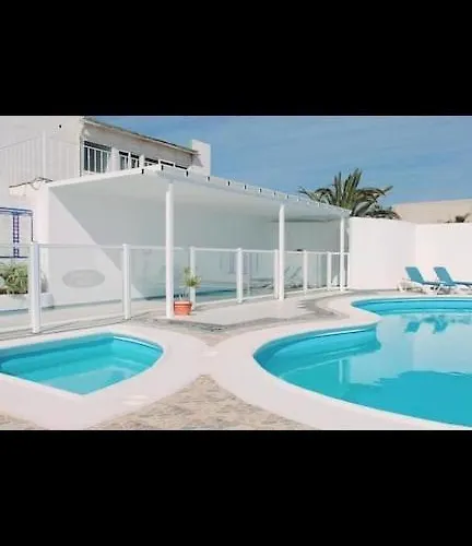 Stunning 2 Bedroom 2 Bathroom 2 Minutes To Beach