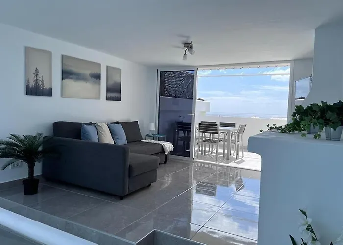 Stunning 2 Bedroom 2 Bathroom 2 Minutes To Beach