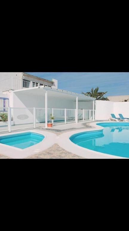 Stunning 2 Bedroom 2 Bathroom 2 Minutes To Appartamento