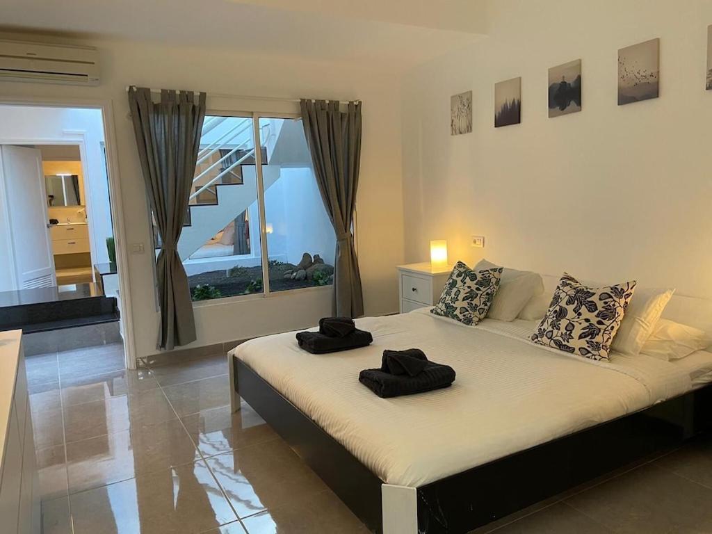 Stunning 2 Bedroom 2 Bathroom 2 Minutes To